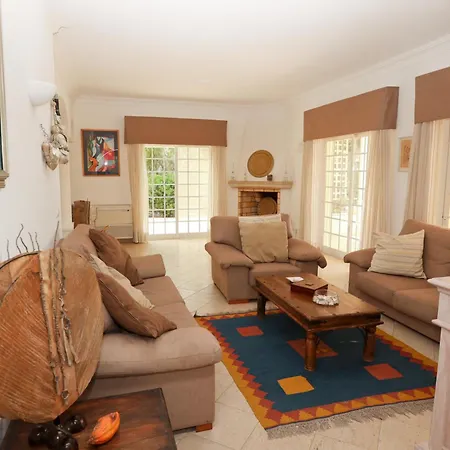 Villa Beira Mar, Alto Golf *